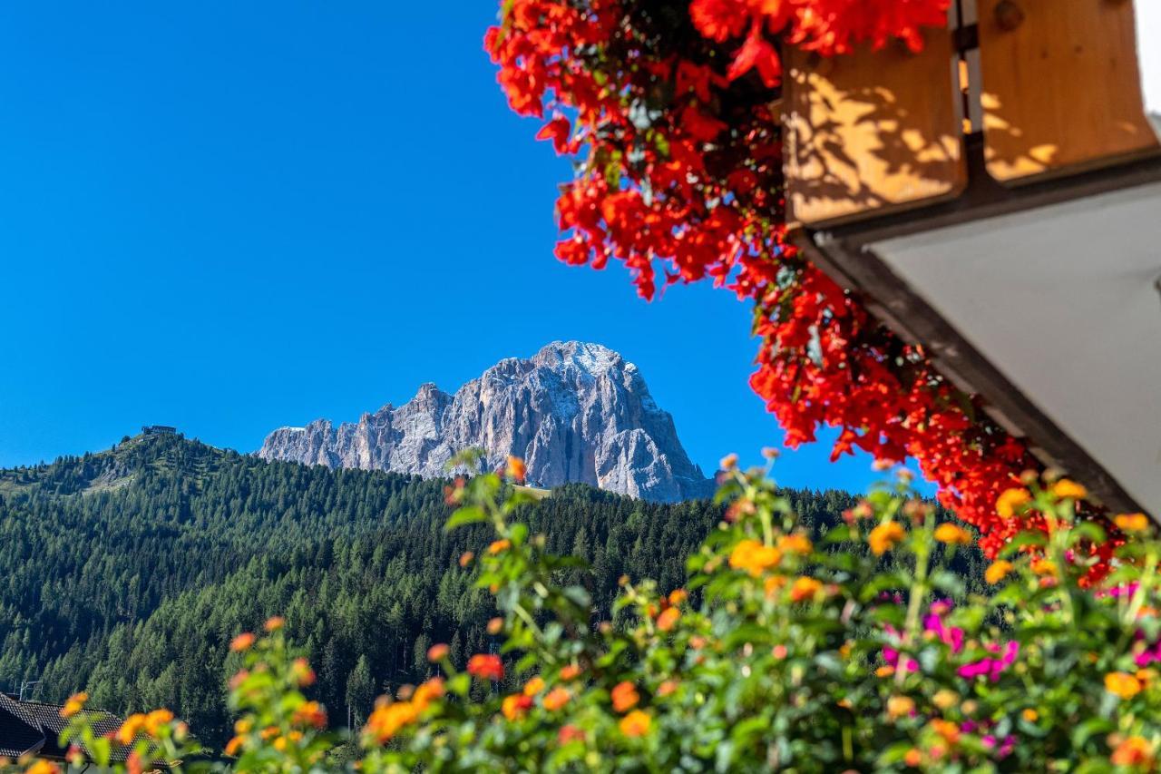 Garni Bondi Acomodação com café da manhã Selva di Val Gardena Exterior foto